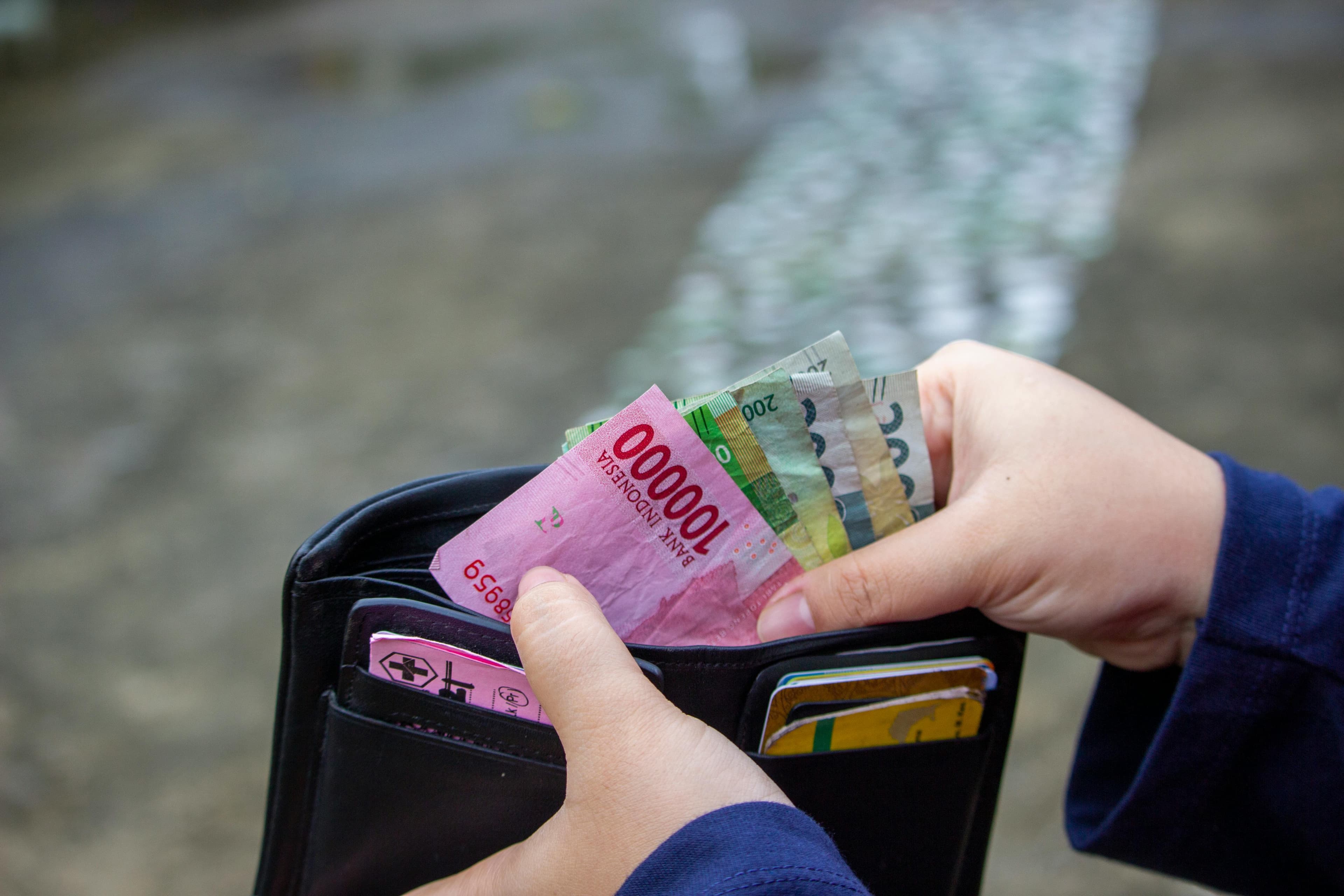 Planning a Trip to Bali? Your Essential 2026 Currency Converter Guide (IDR & Avoiding Scams)